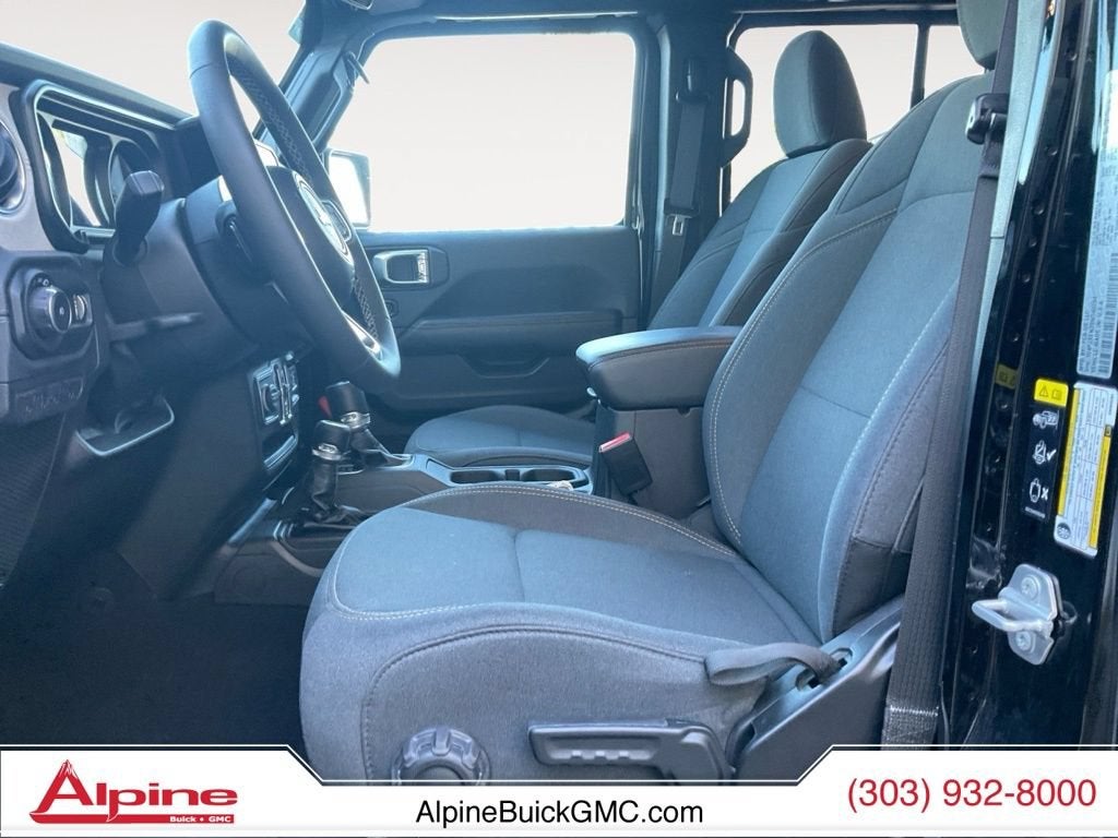 2025 Jeep Wrangler 4-Door Sahara 4x4