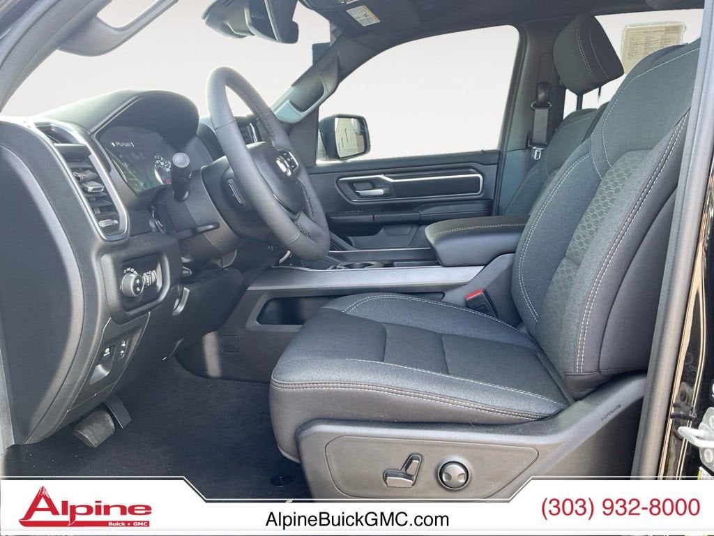 2025 RAM 1500 Big Horn Crew Cab 4x4 5'7" Box