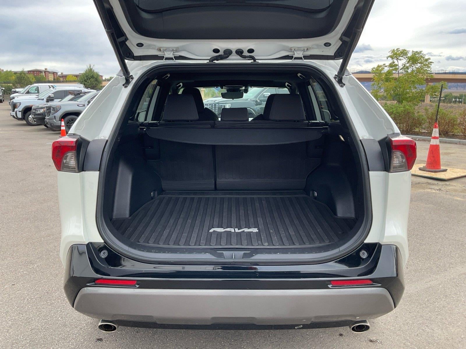 2022 Toyota RAV4 Hybrid SE