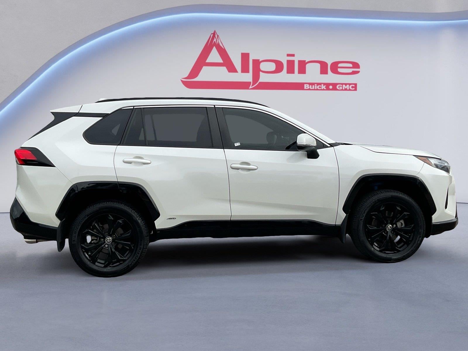 2022 Toyota RAV4 Hybrid SE