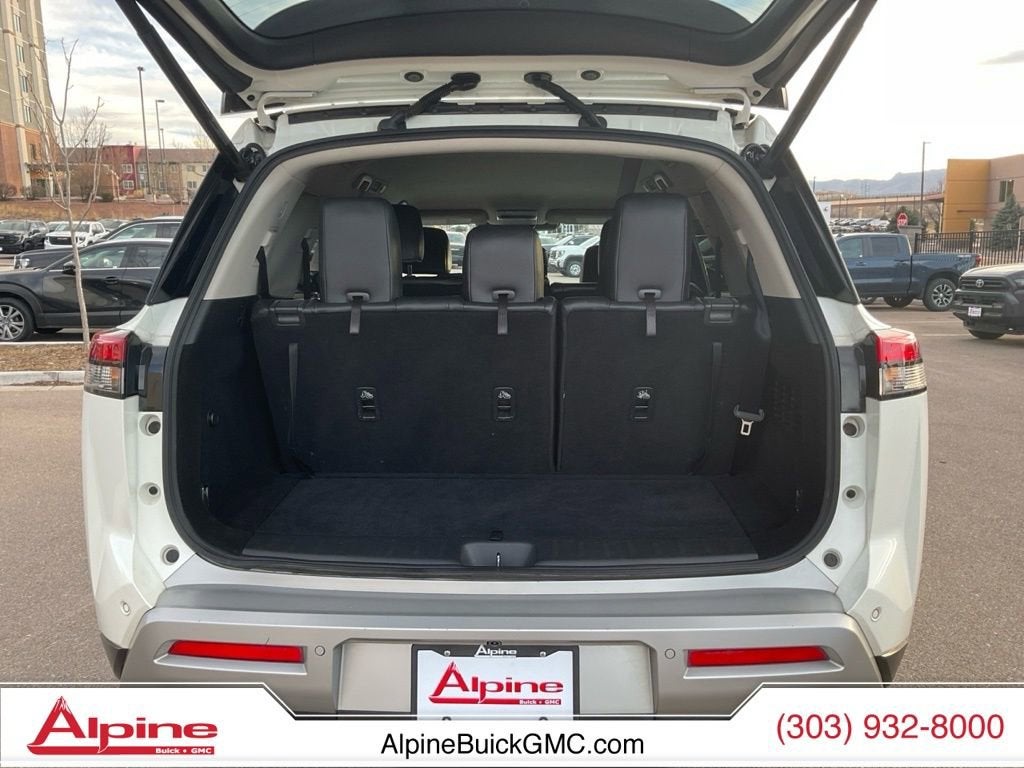 2022 Nissan Pathfinder SL 4WD