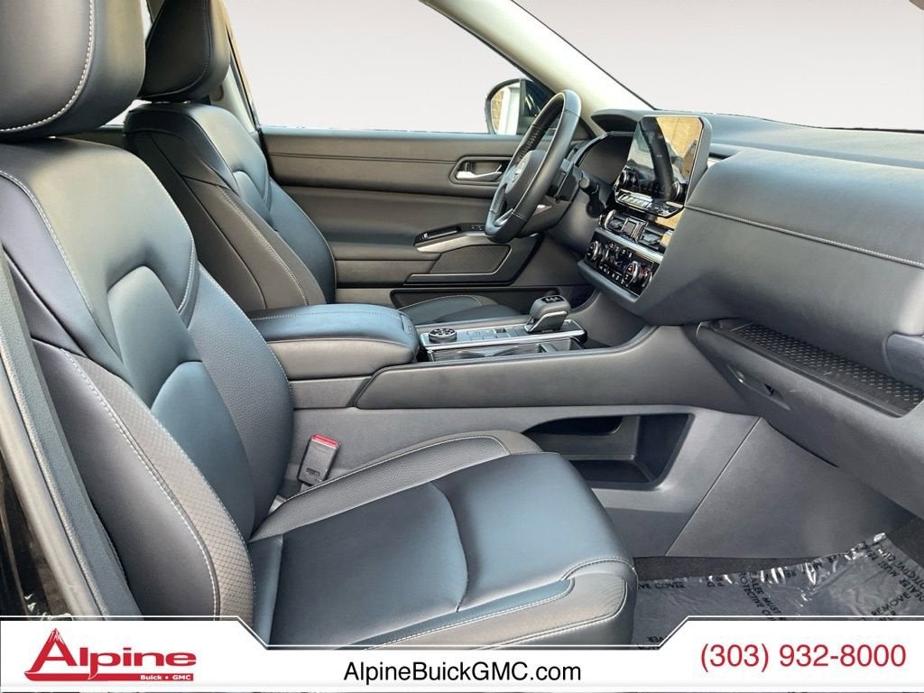 2025 Nissan Pathfinder SL 4WD