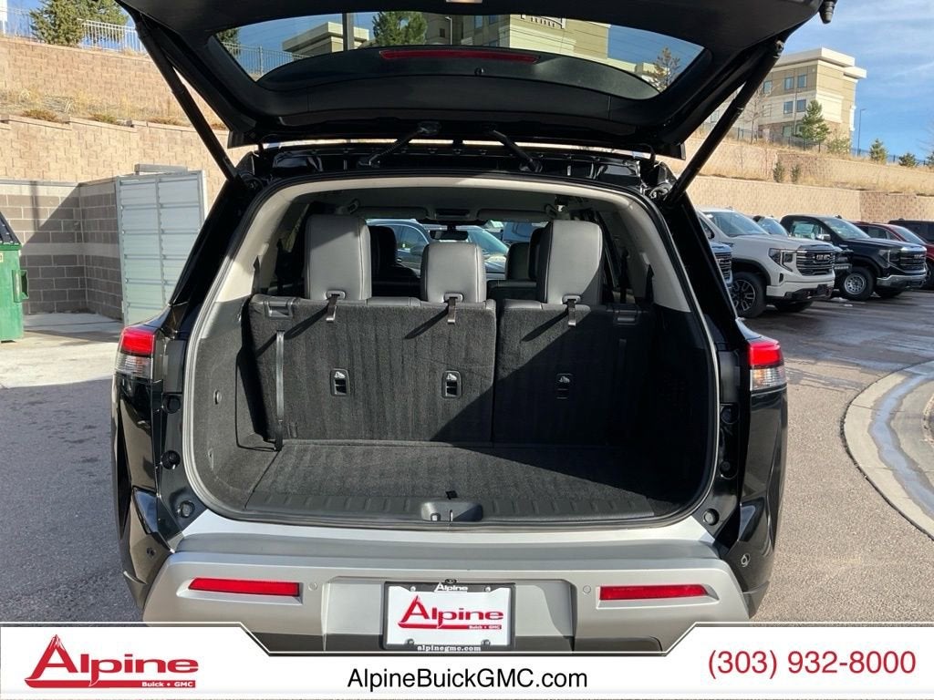 2025 Nissan Pathfinder SL 4WD