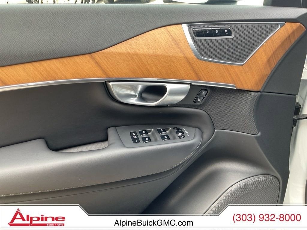 2024 Volvo XC90 Plus Bright Theme