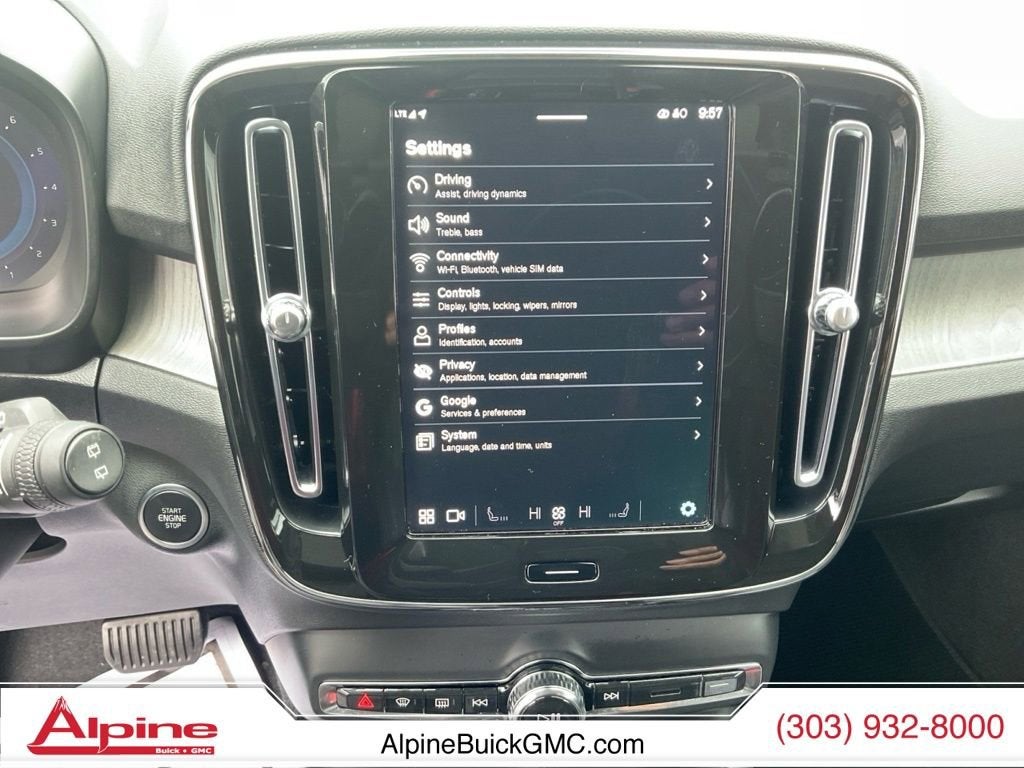 2024 Volvo XC40 B5 Plus Dark Theme