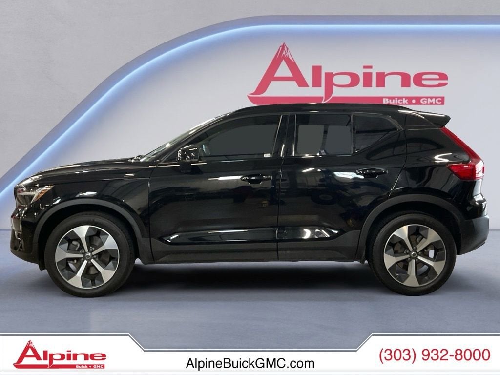 2024 Volvo XC40 B5 Plus Dark Theme