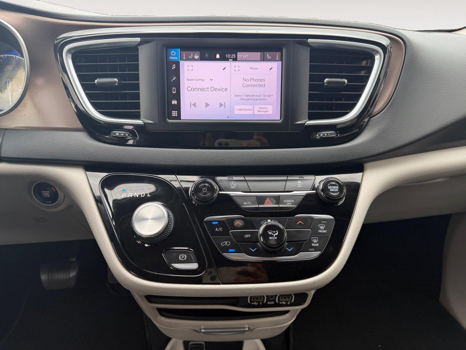 2022 Chrysler Voyager LX