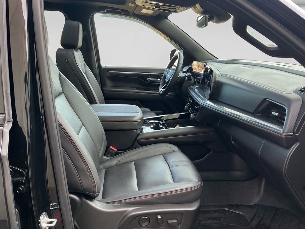 2025 Chevrolet Suburban RST