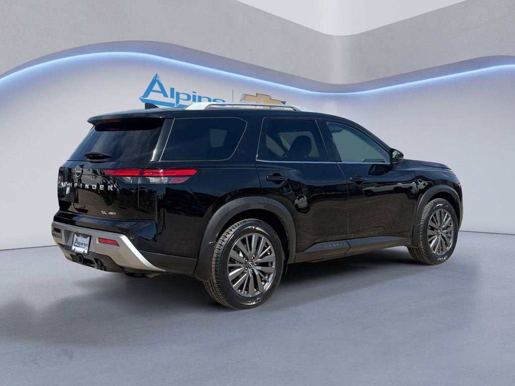 2024 Nissan Pathfinder SL