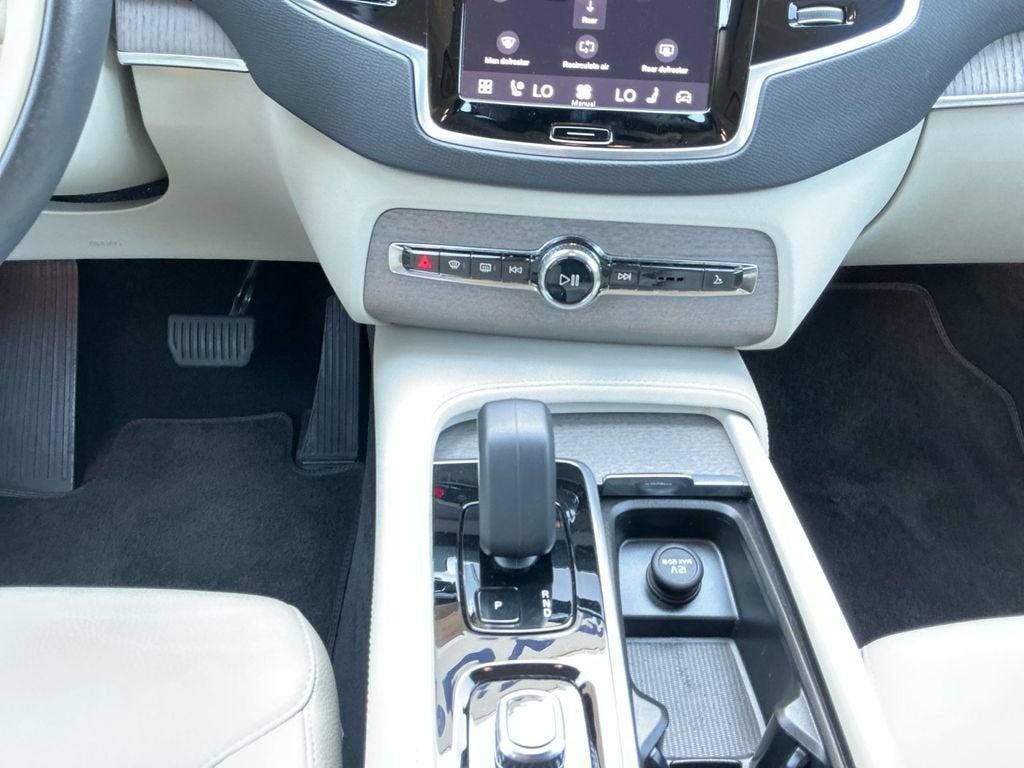 2023 Volvo XC90 Plus