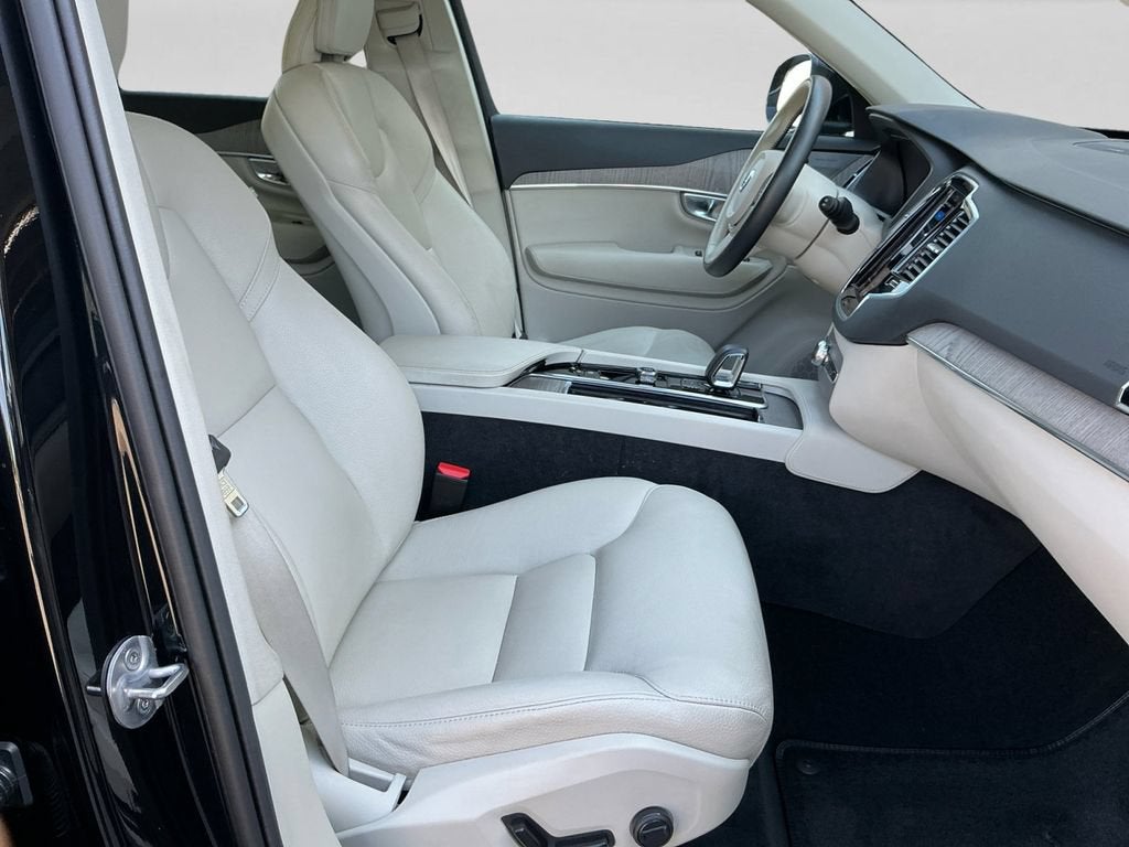 2023 Volvo XC90 Plus